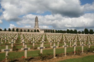 0_Verdun_-_Cimetière_de_Douaumont_(1)